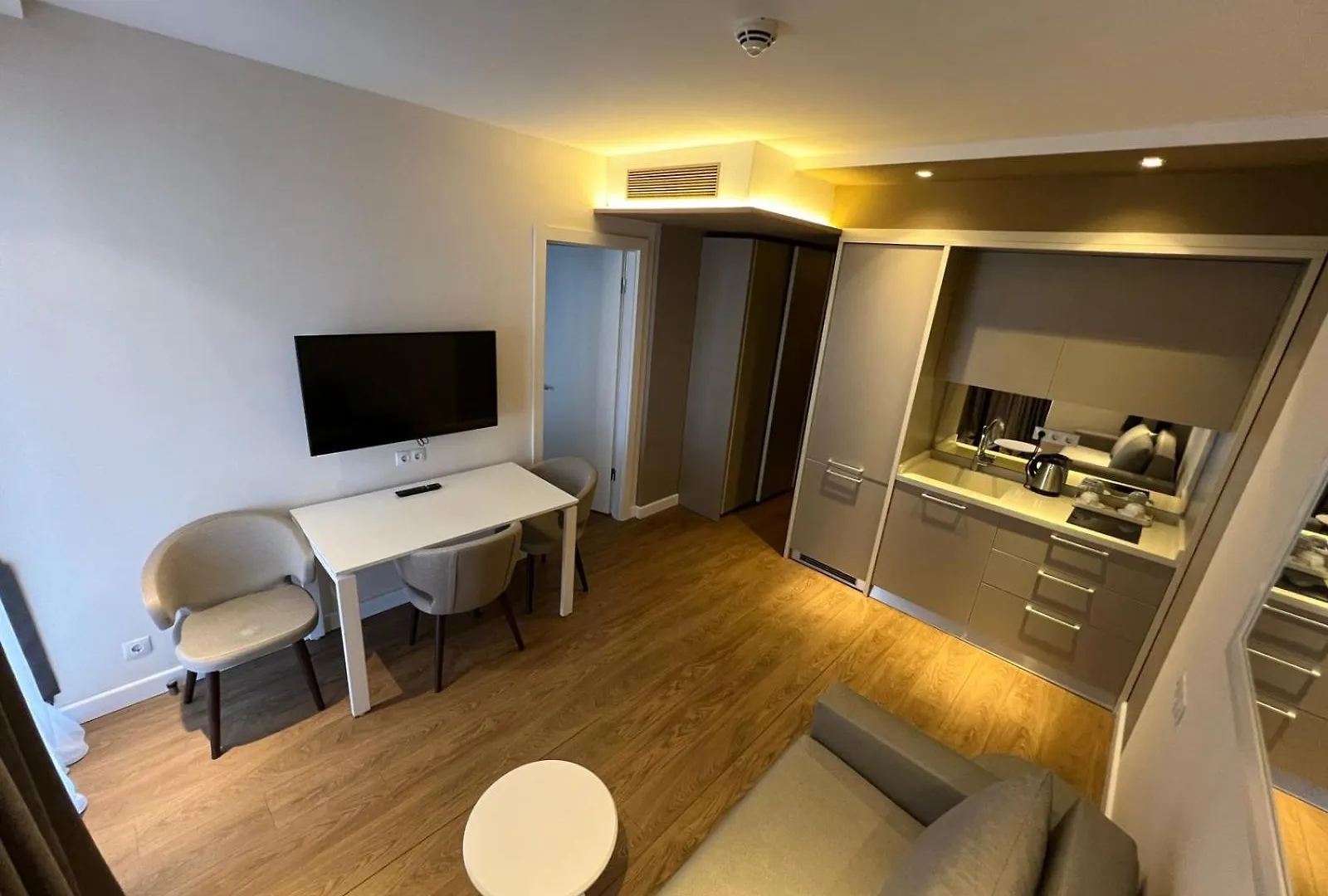 Batumi Courttyard Sea Viewアパートメント アパート